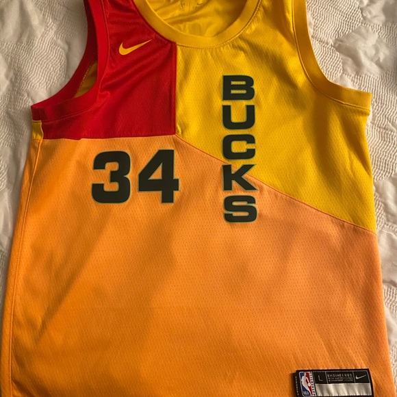yellow milwaukee bucks jersey